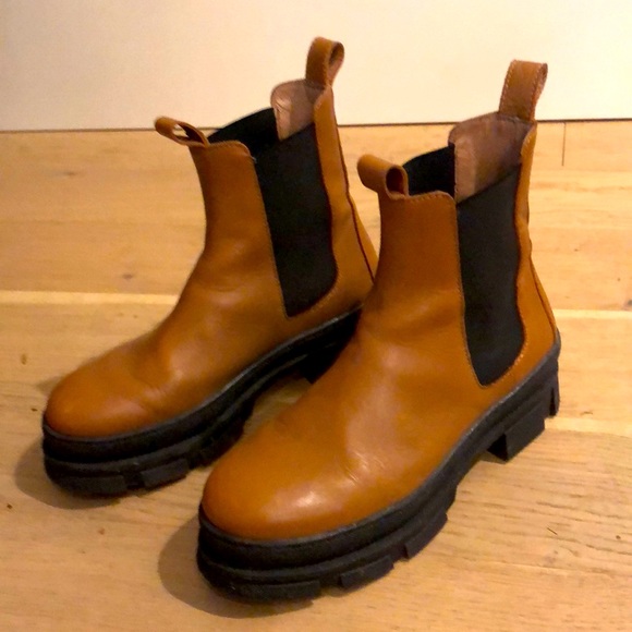 Chunky Chelsea Boot - Picture 3 of 4